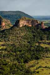 Fototapeta na wymiar Panoramic view of Mount Three Stones from the Indian stone in the region of the cities of Botucatu, Bofete and Pardinho. Interior of the state of São Paulo. Brazil.