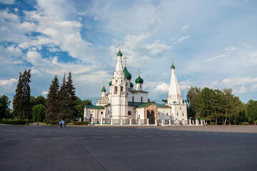 Fototapeta na wymiar Church of Elijah the Prophet in Yaroslavl, Golden Ring of Russia.