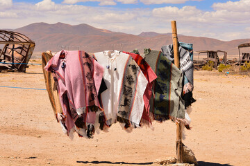 roupas a venda, uyuni, bolívia