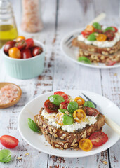 Sandwiches with cherry tomatoes and cottage cheese