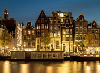 Naklejka premium Cityscape of Amsterdam at night