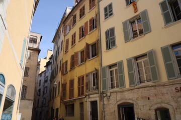 Immeuble typique, vu de l'extérieur, ville de Toulon, département du Var, France