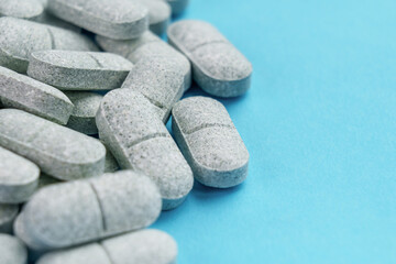 Obraz na płótnie Canvas Tryptophan sedative pills on a colored blue background