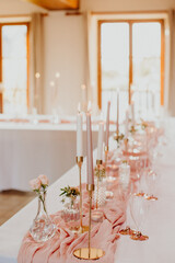 Dîner de mariage éclairé à la bougie