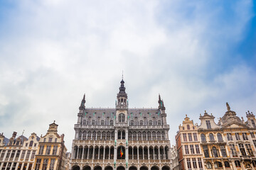 Obraz premium Maison du Roi or King's House surrounded by other guild houses in the Grand Place in Brussels Belgium against a blue sky. It is now the Museum of the City of Brussels.