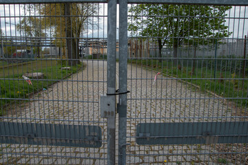 Obraz premium Geschlossenes Tor zum Alten Petroleumhafen in Hamburg