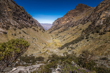 Fototapeta premium Mountain pass in Huascaran, Cordillera Blanca, Ancash, Peru
