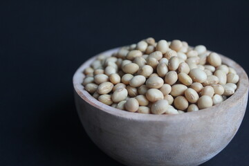 lots of raw soybeans in a bowl