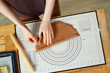 Silicone cooking mat with markings during cooking.