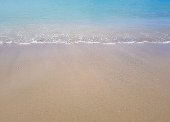 Fototapeta na wymiar White sand beach with beautiful blue sea in high season.