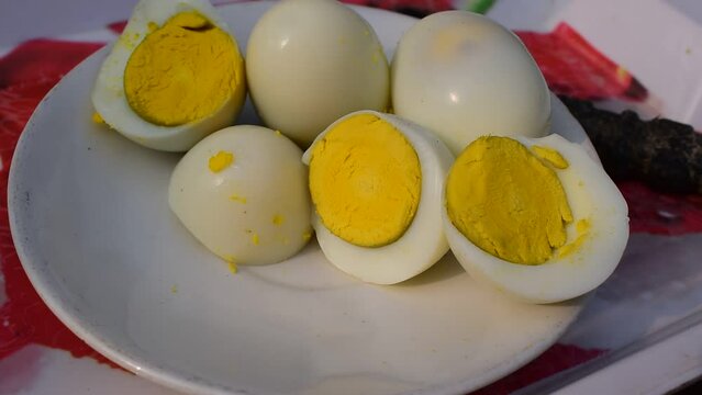 Boiled eggs are placed in the dish. Eating boiled eggs is good for health.
