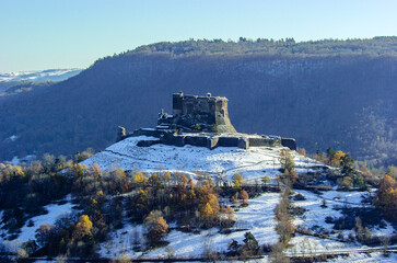 neige sur le château de Murol , Auvergne, Puy de Dôme