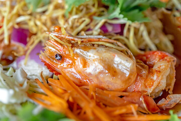 Obraz na płótnie Canvas Thai food, fried prawns with salt and chili