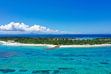 沖縄旅行　水納島のビーチリゾート全景