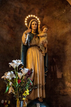 statue of the madonna with baby jesus