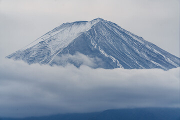 Fototapeta na wymiar Mt. Fuji mountain with the cloudy