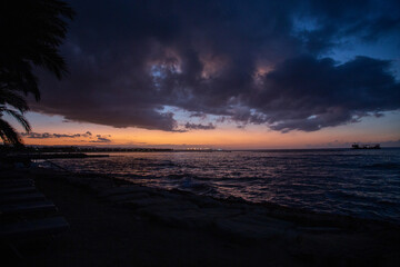 Obraz premium Sunrise on the waterfront in Cyprus 