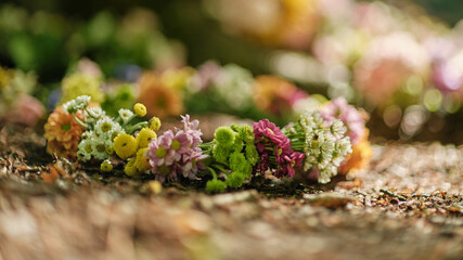 Johanni - Waldorfkindergarten mit Blumenkränzen