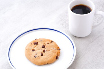 チョコチップクッキーとコーヒー