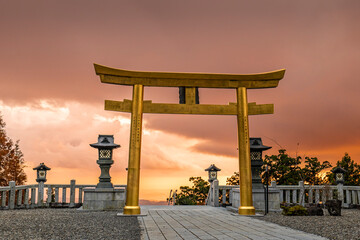 静岡県浜松市にある秋葉神社の黄金の鳥居