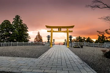 Foto op Aluminium 静岡県浜松市にある秋葉神社の黄金の鳥居 © jpimage