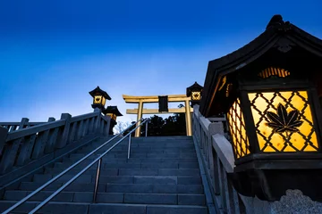 Foto op Plexiglas 静岡県浜松市にある秋葉神社の黄金の鳥居 © jpimage