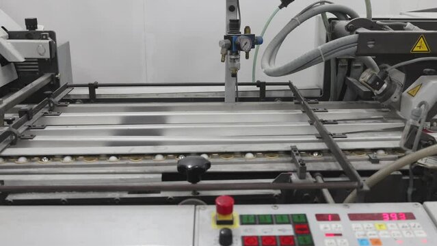 Fast Printing Process Machinery Counting Sheets Prints Book Production