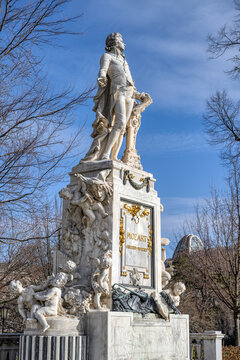 Mozart Denkmal im Hofgarten in Wien