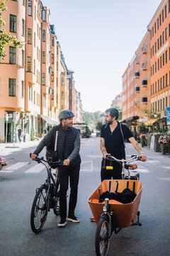 Cargobike bilder – Bläddra bland 2,405 stockfoton, vektorer och videor ...