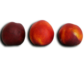 Tres melocotones en fondo transparente. 