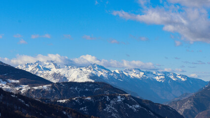  Alpes, Savoie, Maurienne - Fort du T&eacute;l&eacute;graphe en hiver devant les montagnes enneig&eacute;es