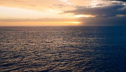 Obraz premium Seascape of atlantic ocean in Tenerife, evening and sunset