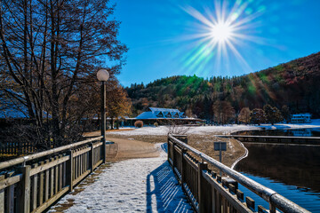 passerelle plage du Chambon en hiver, Auvergne, Puy de Dôme