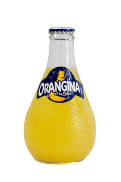 bouteille de boisson gazeuse en verre de marque Orangina