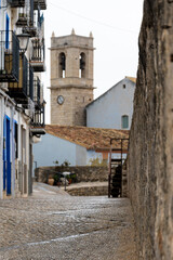 Las calles del casco antiguo de Peñiscola (Castellón) en el Mediterráneo español.
The streets...
