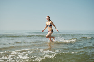 Fototapeta premium woman at sea