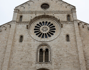 Fototapeta na wymiar Details from exterior of Cathedral basilic of city of Bari
