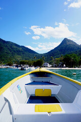 BARCO NA ILHA