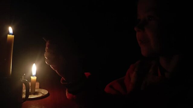 Ukrainians during the blackout. Ukrainian children during the blackout. War in Ukraine. Problems with electricity in Ukraine. Russian aggression in Ukraine. Children against war.