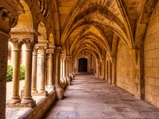 Fototapeta na wymiar Vallbona de les Monges - Monestir claustre - L'Urgell