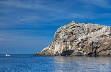 Obraz premium wild cliff over the Adriatic sea on the Mana island, Croatia