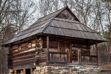 Fototapeta na wymiar Old traditional wooden house in Pirogov museum, Ukraine. log cabin