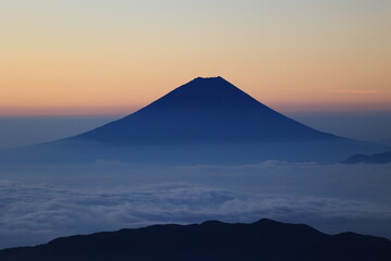 朝焼けの富士山