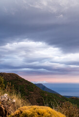 Parque Nacional Sierra de las Nieves, Mar y montaña en una toma, cambios de colores al atardecer
