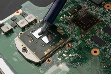 laptop maintenance, applying thermal paste to the processor