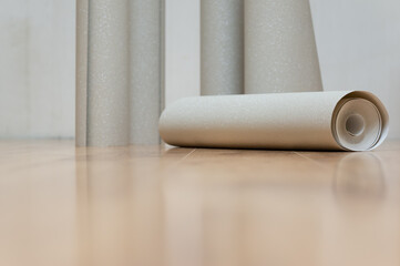 Preparing the wallpaper for the room