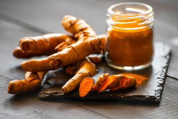 turmeric spice root and turmeric powder