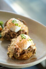 Eggs benedict