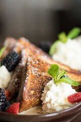 french toast with berries