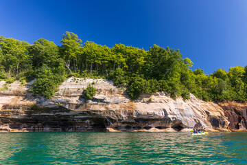 Obraz premium Natural arches and sea caves along Lake Superior at Pictured Rocks National Lakeshore